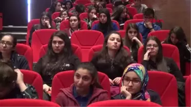 Artvin Yazar Uluğtürkan, 'Madalyasız' Romanını Artvin'de Anlattı