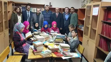 Aslanapa'da 2 Vatandaş Okullara 400 Kitap Bağışında Bulundu
