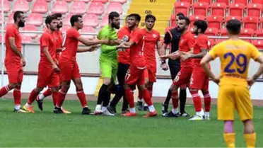 Mersin İy Kalecisi, 4. Gol Sonrası Sahayı Terk Etti