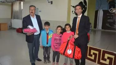 Suriyeli 84 Öğrenciye Giyim Yardımı