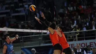 Cev Kupası: Eczacıbaşı Vitra: 3 - Minchanka Minsk: 0