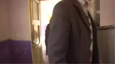 Hayatı Paylaşan Çift Birlikte Okuma Yazma Öğreniyor
