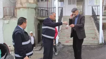 Başkale Belediyesinden Kandil Simidi Dağıtımı