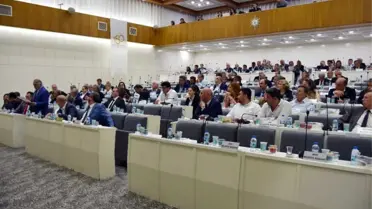 İzmir Büyükşehir Meclisinde 'Gittiğin Kadar Öde' Tartışması