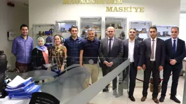 Maski, Deski'yi Ağırladı