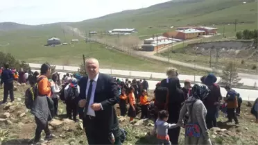 Lise Öğrencileri Ağaç Dikti