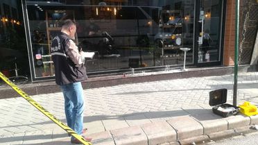 Yapılan Saçı Beğenmeyen Kadın, Yakınlarıyla Birlikte Kuaförü Tüfekle Bastı