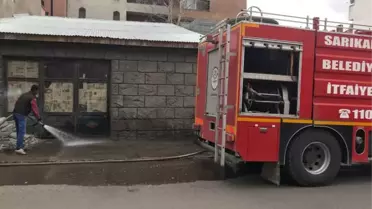 Sarıkamış'ta İtfaiye Ekipleri Yolları Yıkadı
