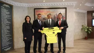 Futbol Hakemleri Derneğinden Başkan Akın'a Ziyaret
