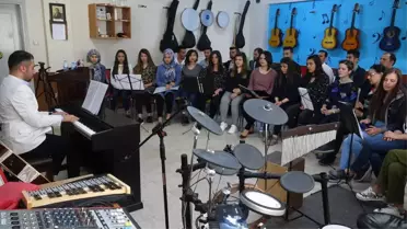 Şarkılarla Dünyaya Barış ve Hoşgörü Mesajları Veriyorlar