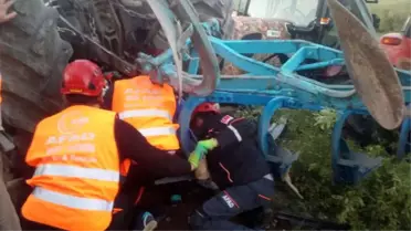 Traktör Devrildi, Altında Kalan Sürücü Kurtarıldı