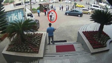 Kadın Hırsızı Yakalayan Kadınlar Sokak Ortasında Evire Çevire Dövdü