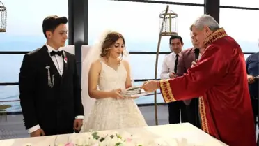 Evlenen Çiftlere Önce Kitap Seti, Sonra Nikah Defteri