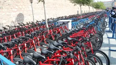 Gebze'de 8 Bin 500 Öğrenciye Bisiklet Hediye Edildi