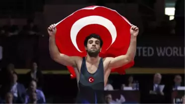Şekersporlu Milli Güreşçi Öztürk Rusya'dan Bronz Madalya ile Döndü
