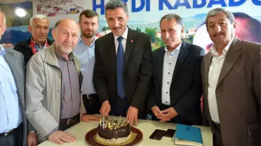 Belediye Başkanına Sürpriz Doğum Günü Kutlaması