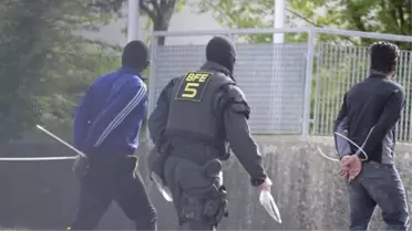 Polis Bir Kişi İçin Gitmişti! 17 Mülteci Gözaltına Alındı