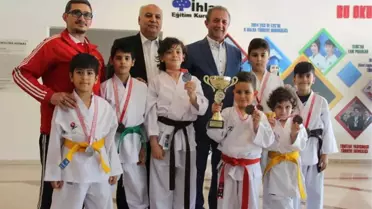 İhlas Koleji Karatede Madalyaları Topladı