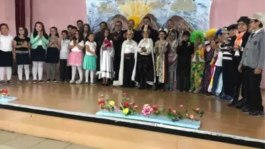 İlkokul Öğrencilerinden Tiyatro Gösterisi