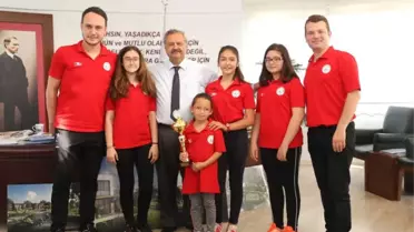 Minik Satranç Ustalarından Başkan Uysal'a Ziyaret