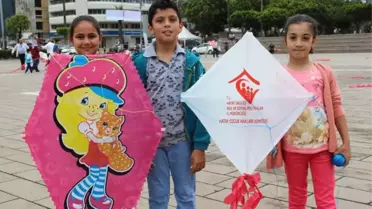 Hatay'da Türk ve Suriyeli Çocuklar Uçurtma Şenliğinde Kaynaştı