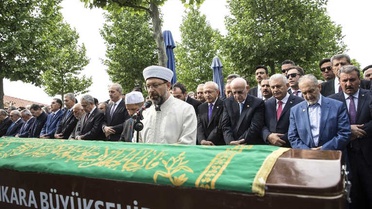Hayatını Kaybeden Eski Bakan Cevat Ayhan İçin Cenaze Namazı Kılındı