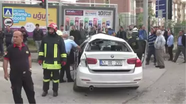 Otomobille İşçi Servisi Çarpıştı: 2 Yaralı - Kocaeli