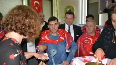 En Anlamlı Asker Kınası Bozüyük'te Yakıldı