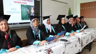 Okuma, Yazma Öğrenen Kadınlar Kep Fırlattı