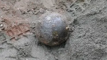 Kars'ta, 17. Yüzyıla Ait 30 Kiloluk Top Güllesi Bulundu