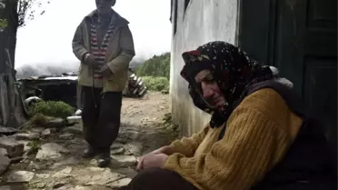 İki Görme Engelli Kardeş Hayata Birlikte Tutunuyor