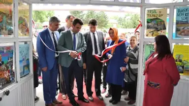 Ortaokulda 'Küçük Eller Koca Yürekler' Resim Sergisi Açıldı