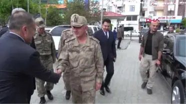 Van 'Çanakkale Destanı'nın Anlatıldığı Tiyatro Oyunu Kaymakamı Ağlattı