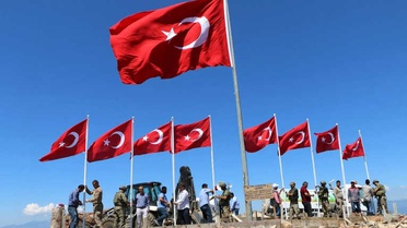 9 Şehidin Verildiği Keltepe'ye 9 Türk Bayrağı