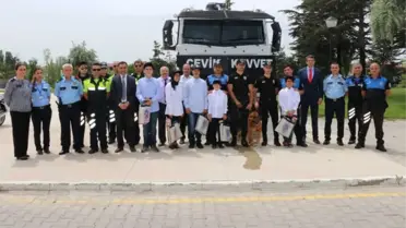 Minikler Polis Ağabeylerini Ziyaret Etti