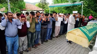Sahur Vakti Kayınbiraderi Tarafından Boğazı Kesilerek Öldürülen Pınar Çelik Toprağa Verildi