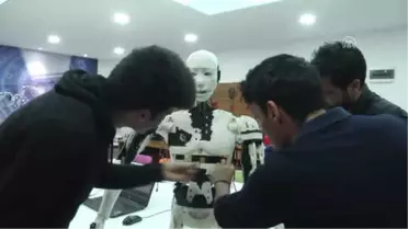 İnsansı Robot 'Yiğido' Nişan Alıp Atış Yapabiliyor