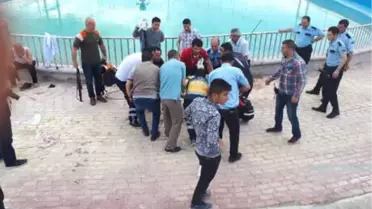 Belediye Başkanı, Süs Havuzunda Dibe Batan Çocuğu Kurtardı