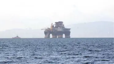 Boğazı Trafiğe Kapatan Petrol Platform Gemisi Yalova'ya Ulaştı
