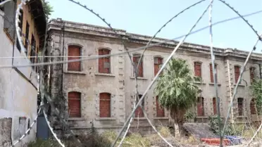 Tarihi Emniyet Binasını Restore Etmek Yerine Pencerelerine Tuğla Ördüler