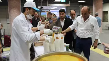 İftara Yetişemeyenler Marmaray'da Oruçlarını Açtı