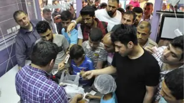 Meyan Şerbeti Almak İçin Sıra Bekliyorlar