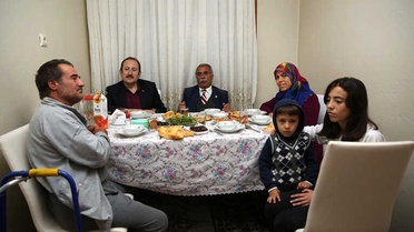 Vali Pehlivan İftarda Deligöz Ailesine Konuk Oldu