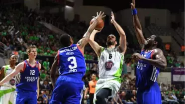Tofaş - Anadolu Efes: 91-63