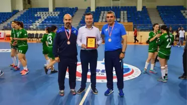 Gölbaşı Hentbol Kadınlar Belediye Spor 2. Lige Çıktı.