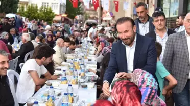 İzmit'te 3 Bin Kişi İftar Yemeğinde Buluştu