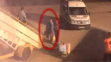 Yolcular Aniden Kusmaya Başladı! Kötü Kokan Yolcu Yüzünden Uçak Acil İniş Yaptı