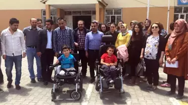 Kermesle Gelen Akülü Sandalye Sevinci