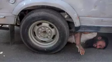 Keşmir'de Zırhlı Araç Göstericilerin Üzerine Daldı: 3 Yaralı!