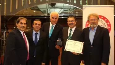Başkan Tiryaki'ye, 'Üstün Hizmet Başarı Ödülü'